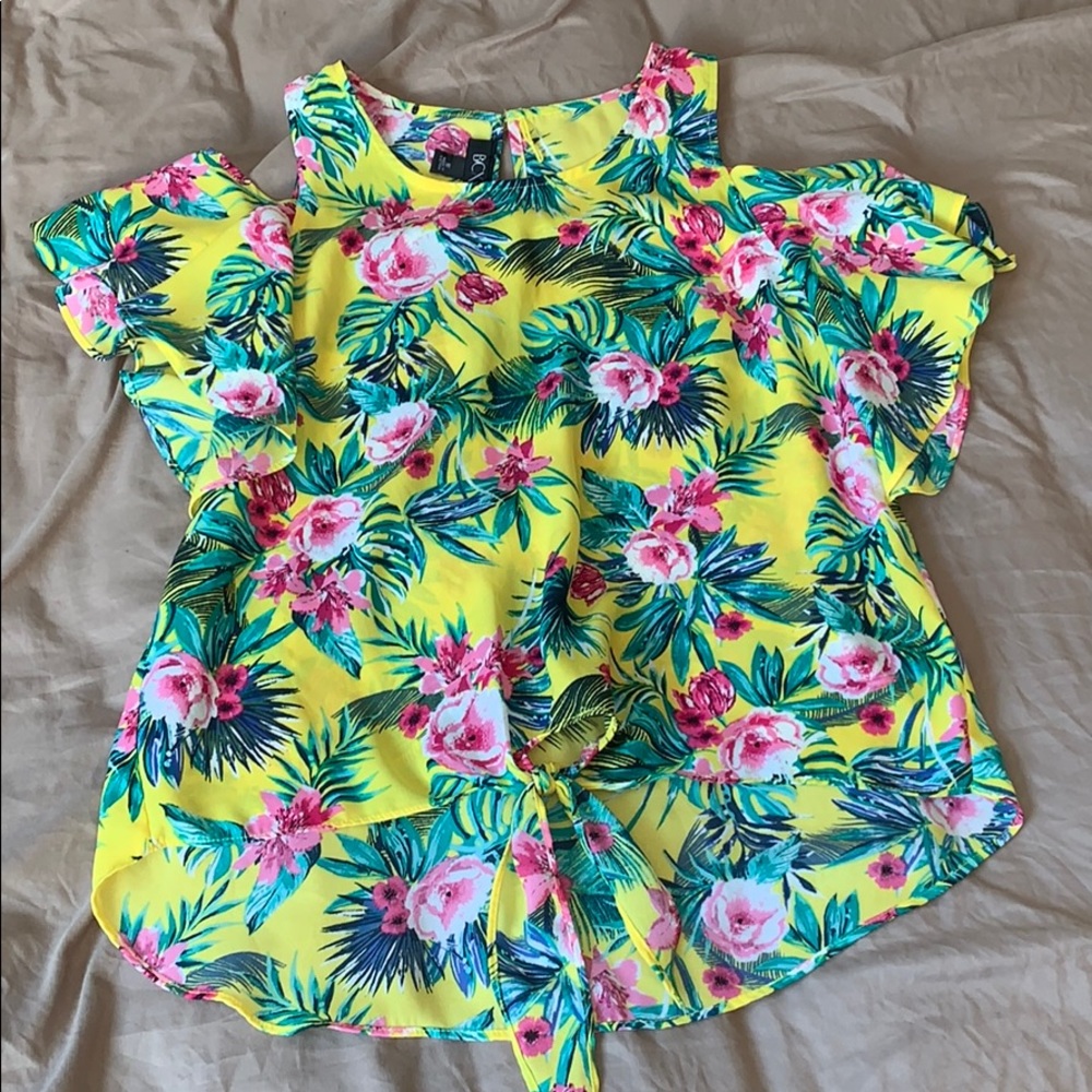 Cold shoulder summer top